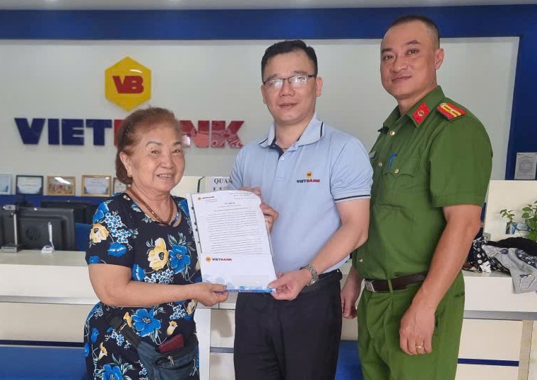 Công an phường Cầu Tre (CATP Hải Phòng): Hướng dẫn trả lại 300 triệu đồng do chuyển tài khoản nhầm